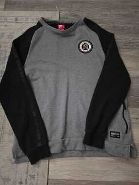 Nike Football Club Men’s Grey and Black Raglan Crew Sweatshirt